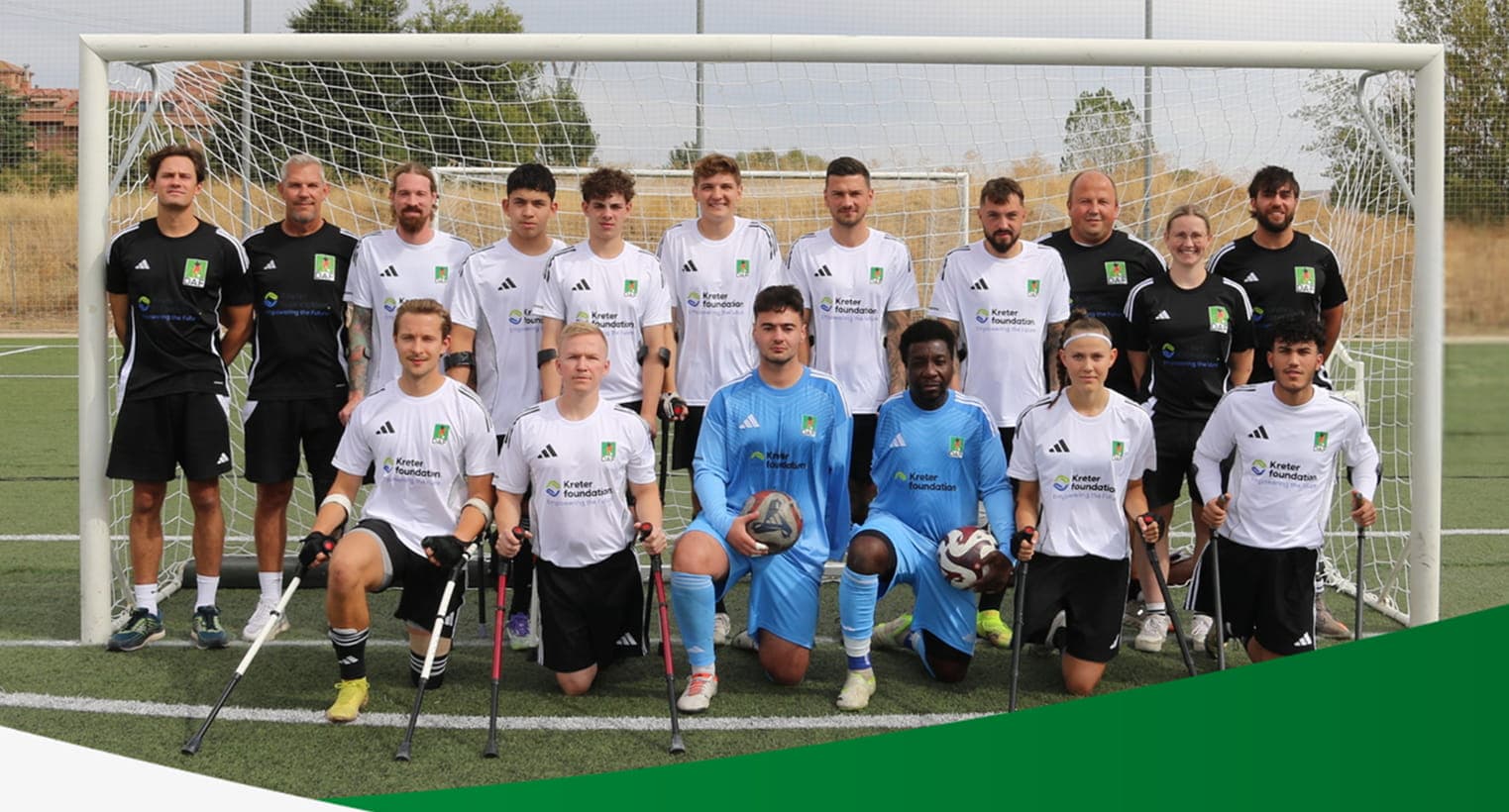 Die neuen Fußballtrikots sind eingetroffen und werden stolz von unserem Team getragen!
